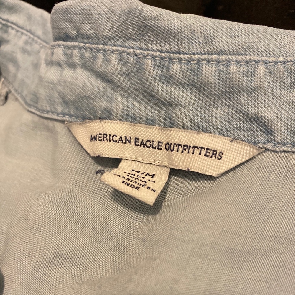American Eagle, sleeveless button down top